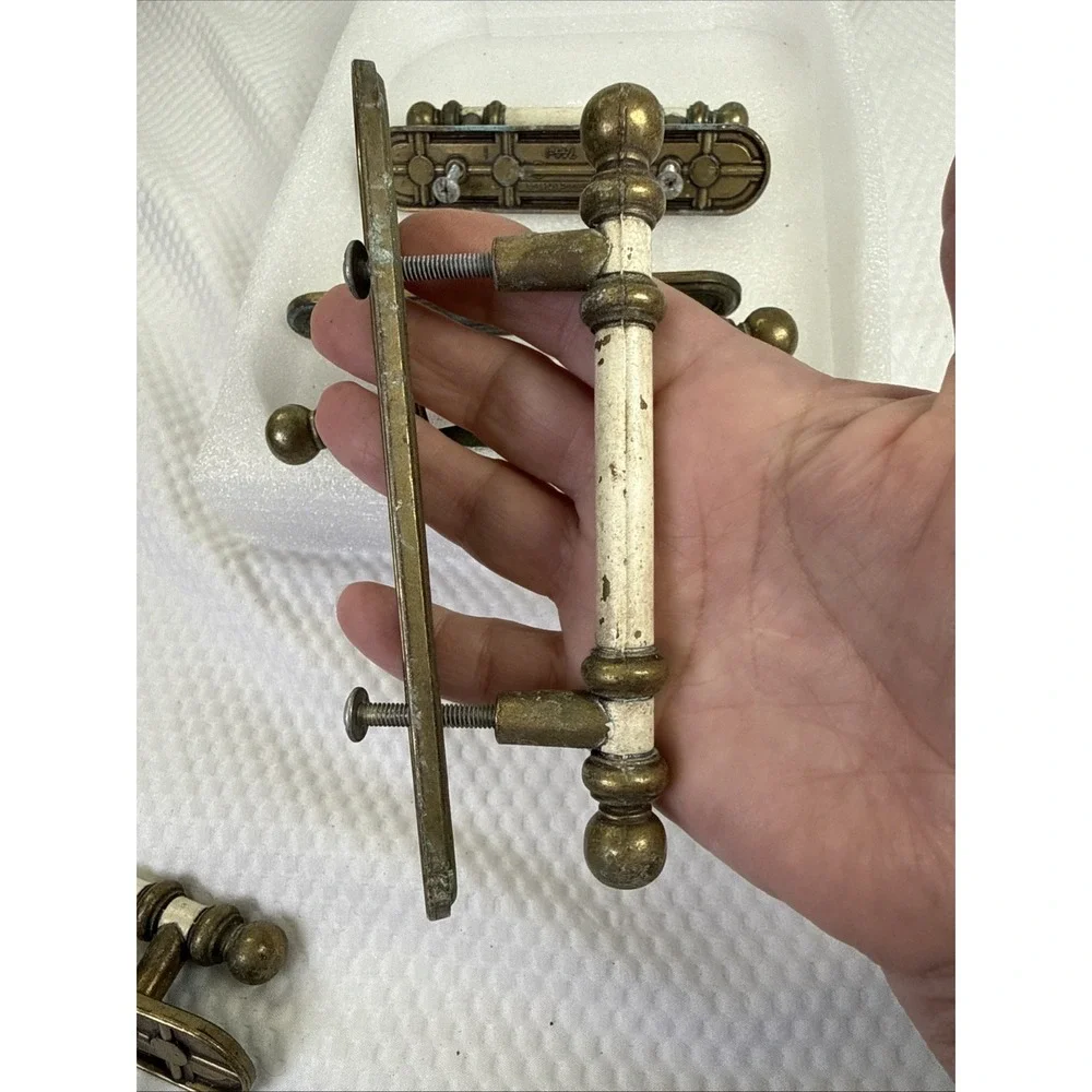 5 VTG. AMEROCK BRASS/WHITE, 5
